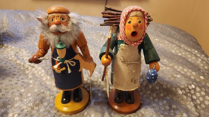 Vintage German Erzgebirge wooden incense smoker Christian Ulbricht, Pair
