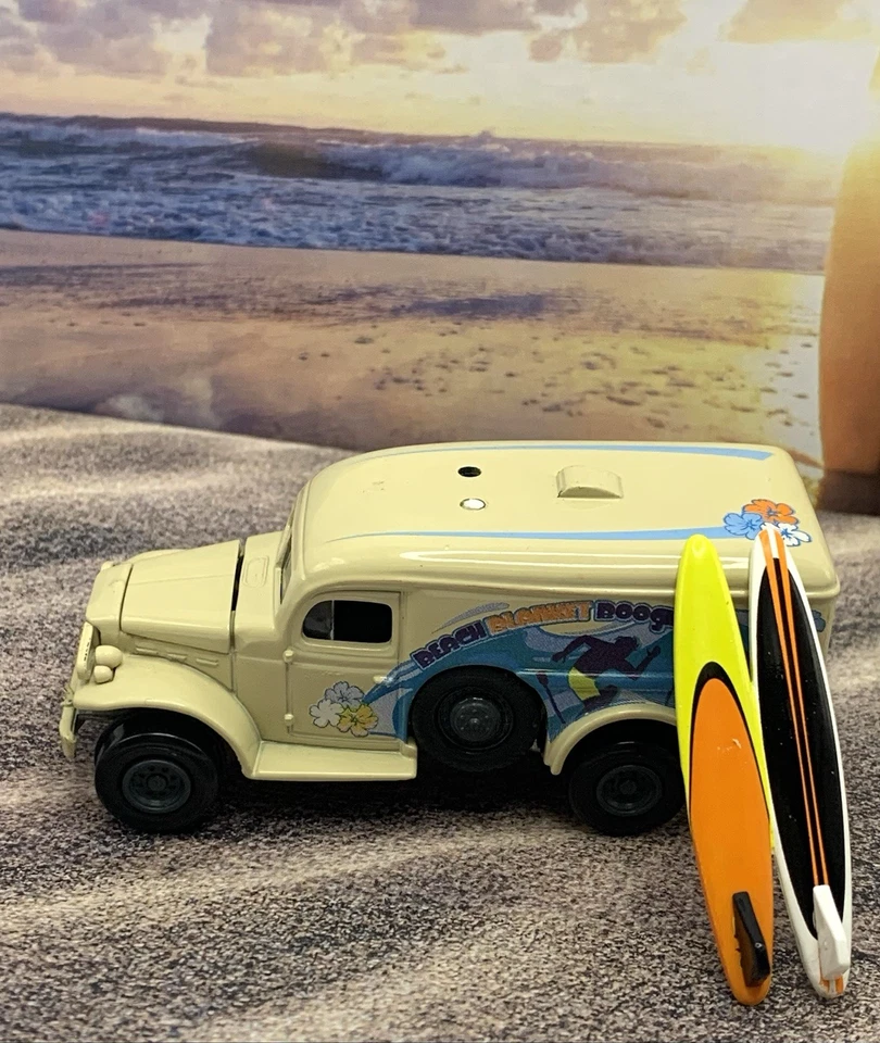 Отдельные доски для серфинга Johnny Lightning Surf Rods Beach Blanket Boogie WWII Dodge - Изображение 3 из 4