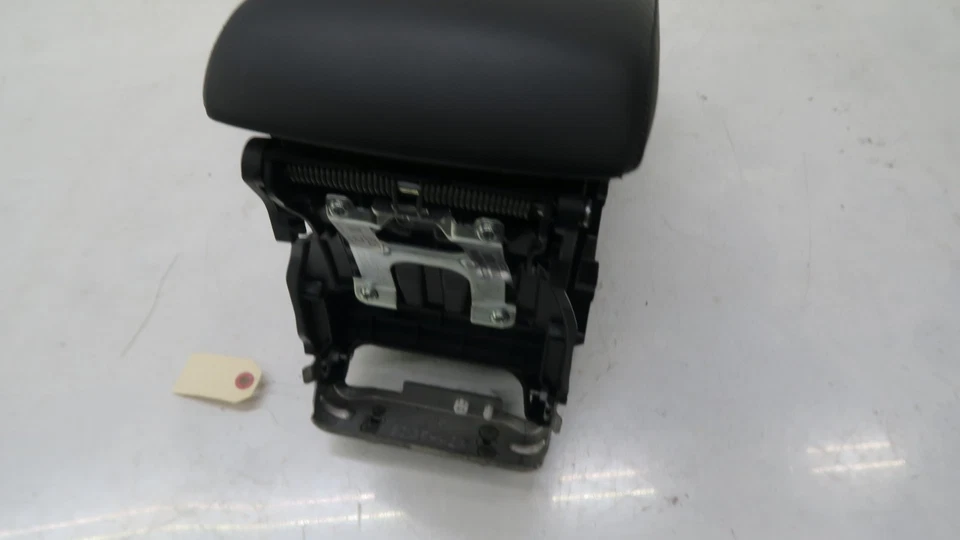 Mazda 3 2019-2024 OEM consola central compartimento de almacenamiento BDGF64441 Foto 4 de 4