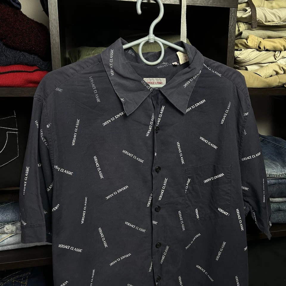 Роскошная классическая винтажная синяя рубашка Versace 90-х с монограммой на пуговицах Oldmoney  - Изображение 2 из 4