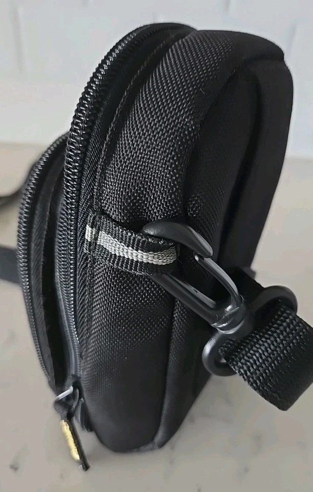 CASE LOGIC Small Soft CAMERA/PHONE/VIDEO GAME Black Travel Bag w/Adj Strap EUC - Image 4 of 4