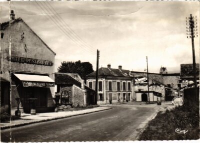 CPA CHEVRY-COSSIGNY Entree de la Ville par Brie (1328736