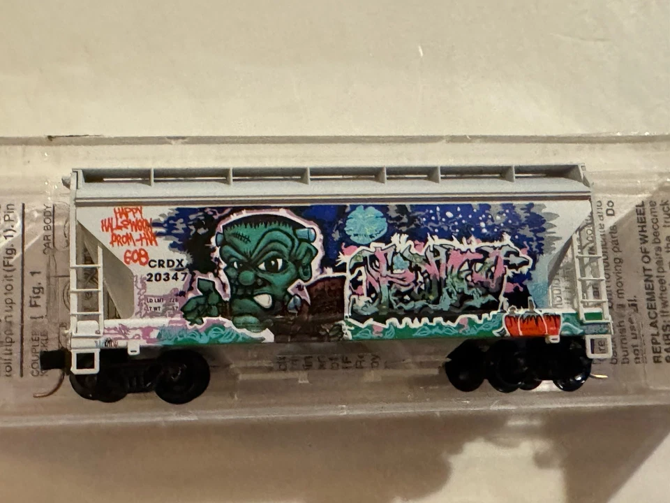 Micro-Trains N Scale ***HALLOWEEN*** Graffiti 2-Bay Hopper, 44 of 500 **RARE* - Image 2 of 4