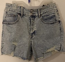 No Boundaries Brand Light Wash Distressed Look Women's Junior Size 13 Shorts