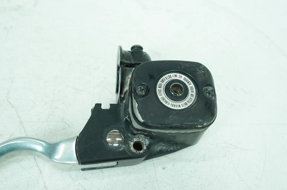 Harley Dyna FLD 2012 Switchback OEM palanca de freno delantera derecha cilindro maestro Foto 2 de 4