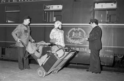 Interview With Nicole Calfan At the Gare de l'Est, on the platfor- 1976 Photo 1