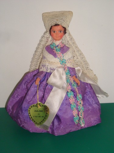 ANCIENNE POUPEE REGIONALE