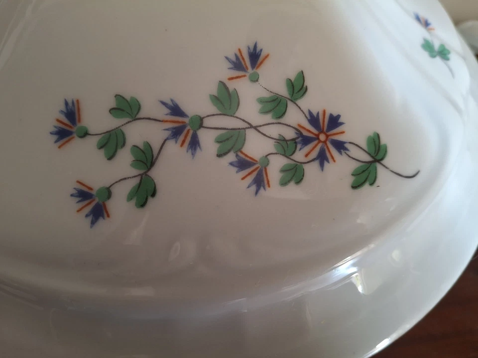SOUPIERE EN PORCELAINE a décor barbeau. H au col 13, hors tout 22 cm - Photo 3/4