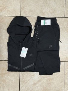 nike sweatsuit near me