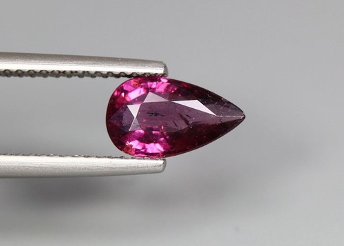 Rhodolite Naturelle Pourpre Rose 1,63 Carats – Pierre Fine Non Traitée – 6,6×6,8 Mm
