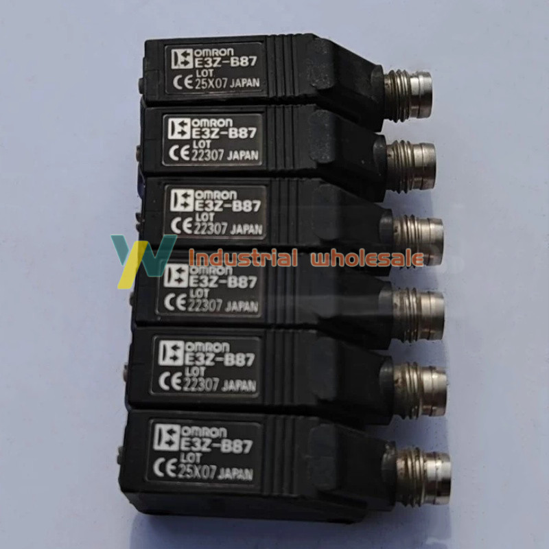 1PCS NEW Omron E3Z-B87 Photoelectric Sensor