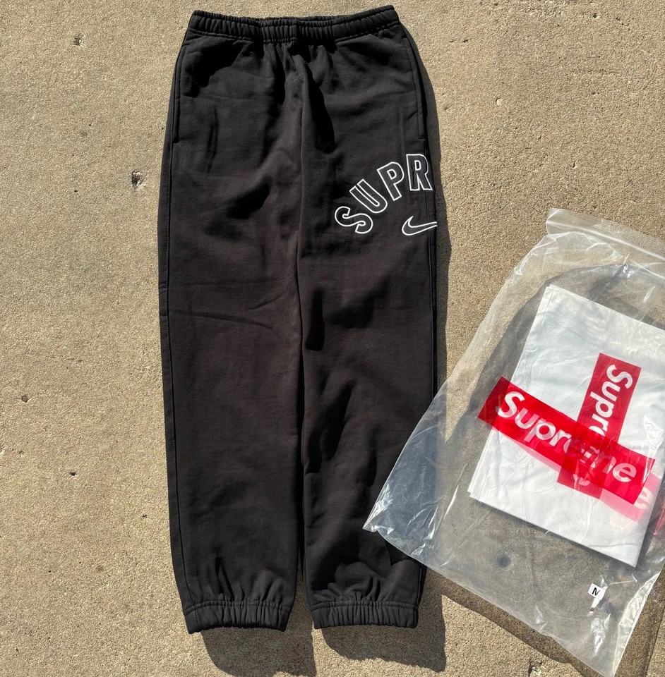 Pantalones deportivos Supreme x Nike negros talla mediana Foto 2 de 4