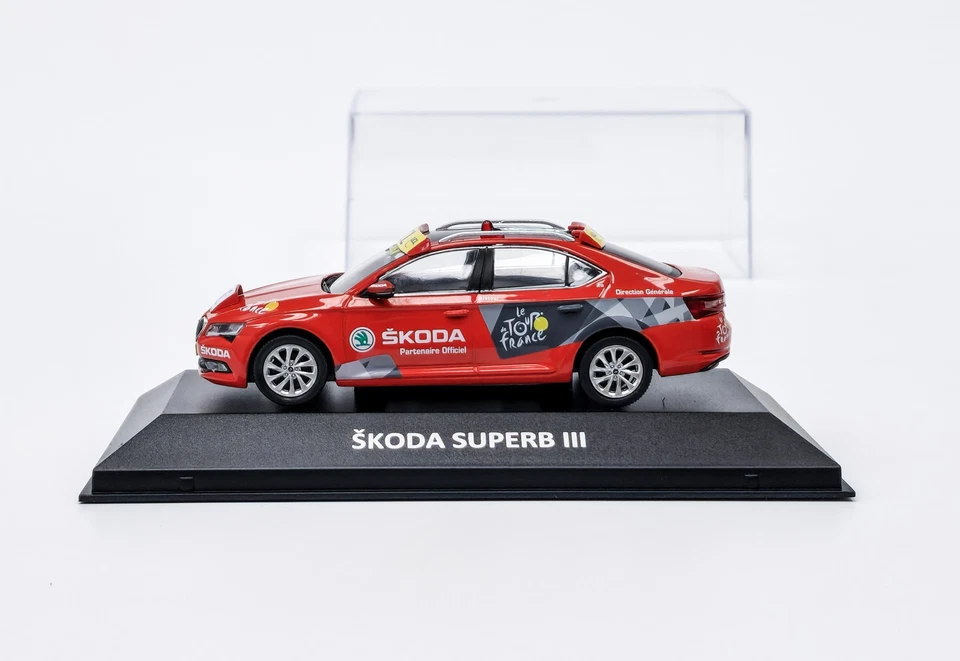 Škoda Superb III - Tour de Francia (2015) + caja plexi DeA 1:43 - Imagen 3 de 4