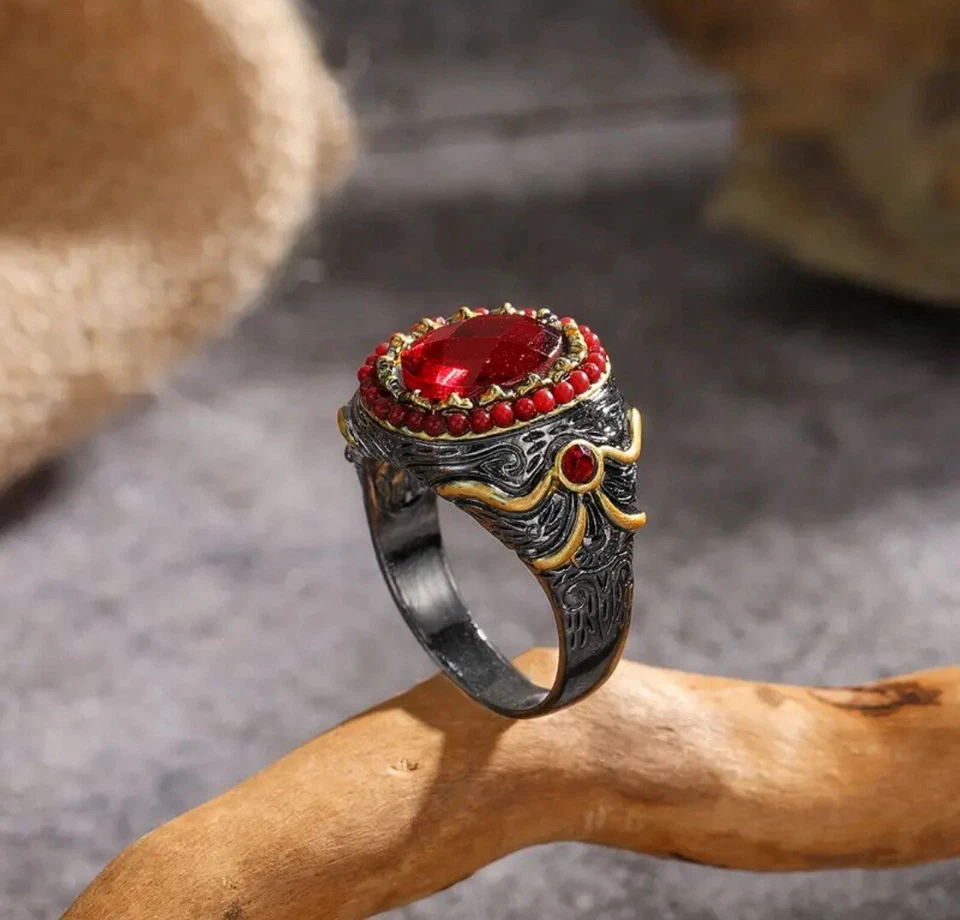Anillo tótem vintage de dos tonos con piedra roja radiante y circón. Estilo audaz talla 12 Foto 3 de 4
