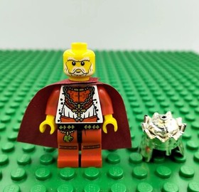 LEGO Kingdoms Lion King (cas486) Minifigure with Crown from Set 10223 Joust 7188