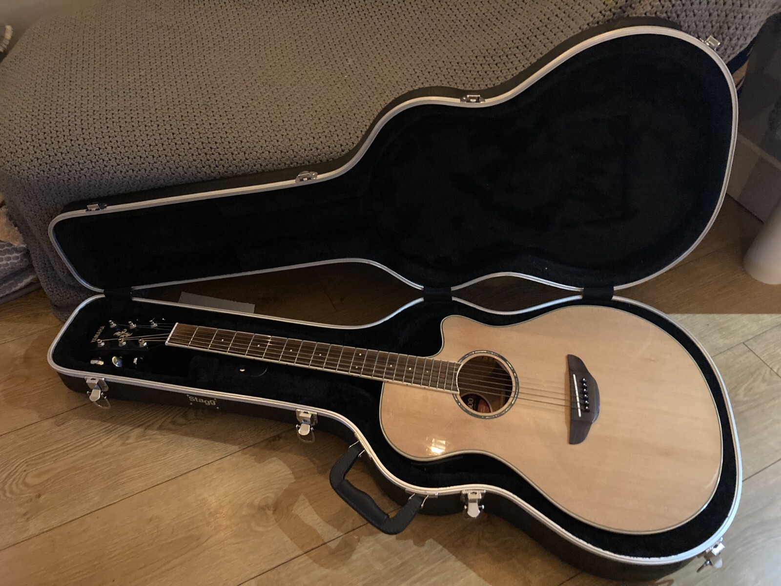 Yamaha APX600 electro acoustic guitar Natural with Stagg hard case eBay
