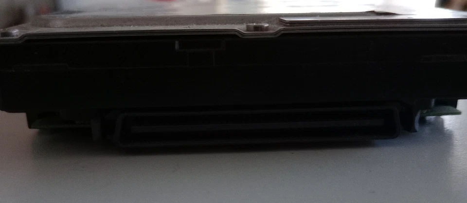 HDD SCSI IBM 8D147J0 146.8GB 10K 8MB SCSI U320 3.5 - Immagine 3 di 3