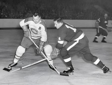  HOCKEY PHOTO PRINT NHL  Doug Harvey battles Red Wings Lorne Ferguson DETROIT