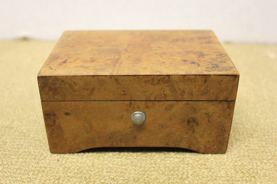 A Thorens two-song music box playing Blue Danube and My Old Kentucky Home — two wildly different songs in one beautifully made Swiss mechanism.