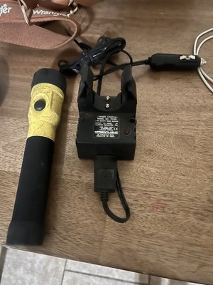 Streamlight poly stinger led with charger 800 Lumens.