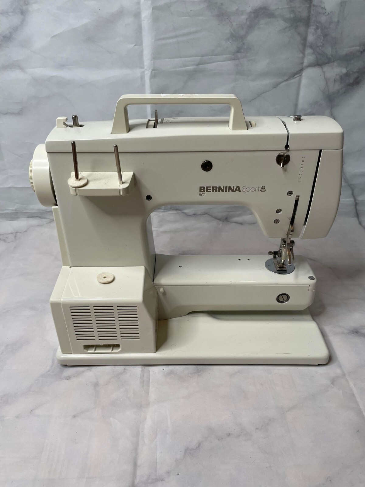 Bernina Sport 801 Sewing Machine w/ Pedal & Foots bundle Turns on