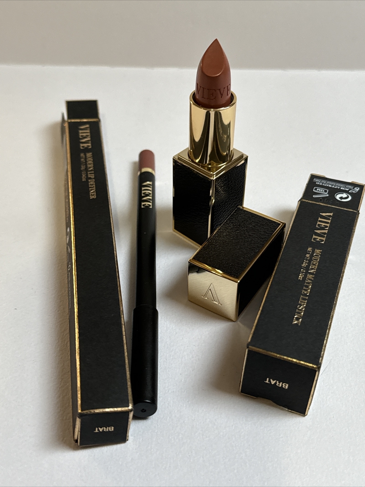 VIEVE Moderno Lápiz Labial Mate y Delineador de Labios Set Tono: BRAT Nuevo