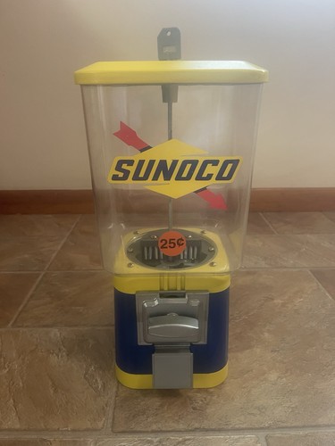 SUNOCO GAS & Oil bubblegum machine--25 cents--A & A brand--works + key