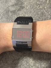 Manguun LED Digitaluhr – Rote Matrix Anzeige – Edelstahl – Retro Style