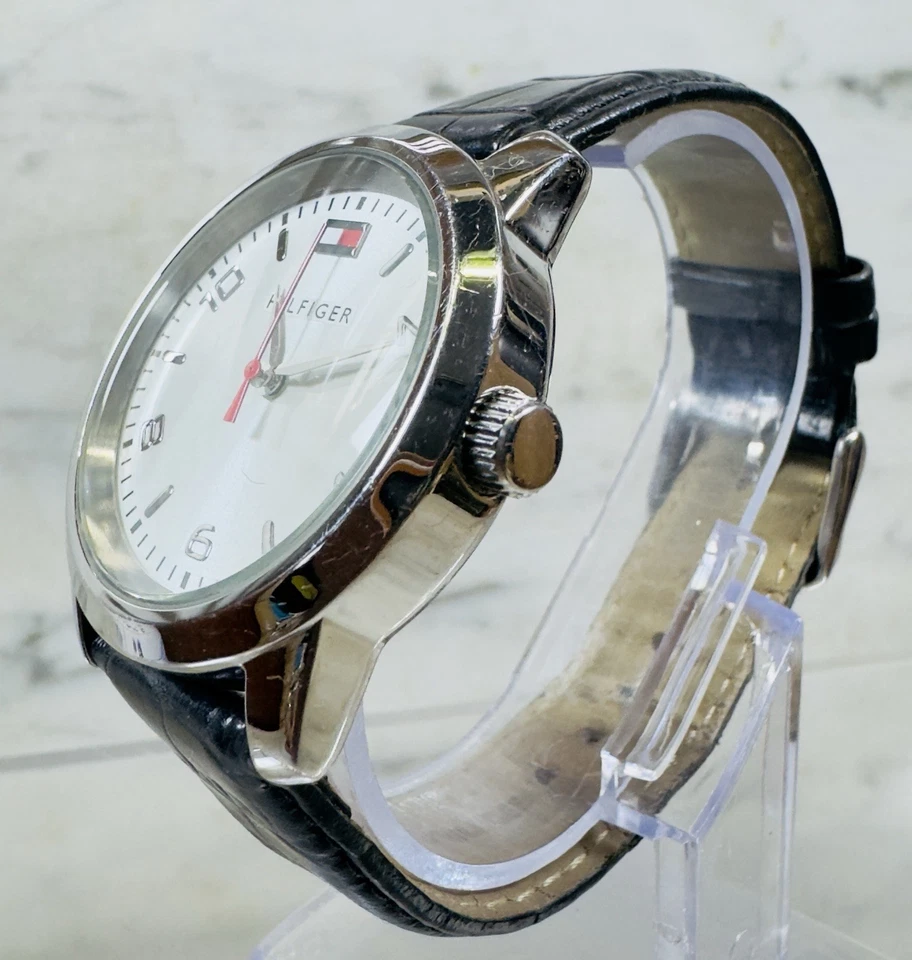 Tommy Hilfiger Men’s Quartz Watch Silver Dial Black Leather Band New Battery - Image 3 of 4