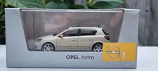Opel/Vauxhall Astra 1:43 Dealer Model Car