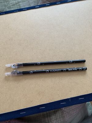ZWEI MAC Eyeliner Stifte Hello Kitty Jeder Bleistift hat seinen eigenen Schärfer 01 schwarz
