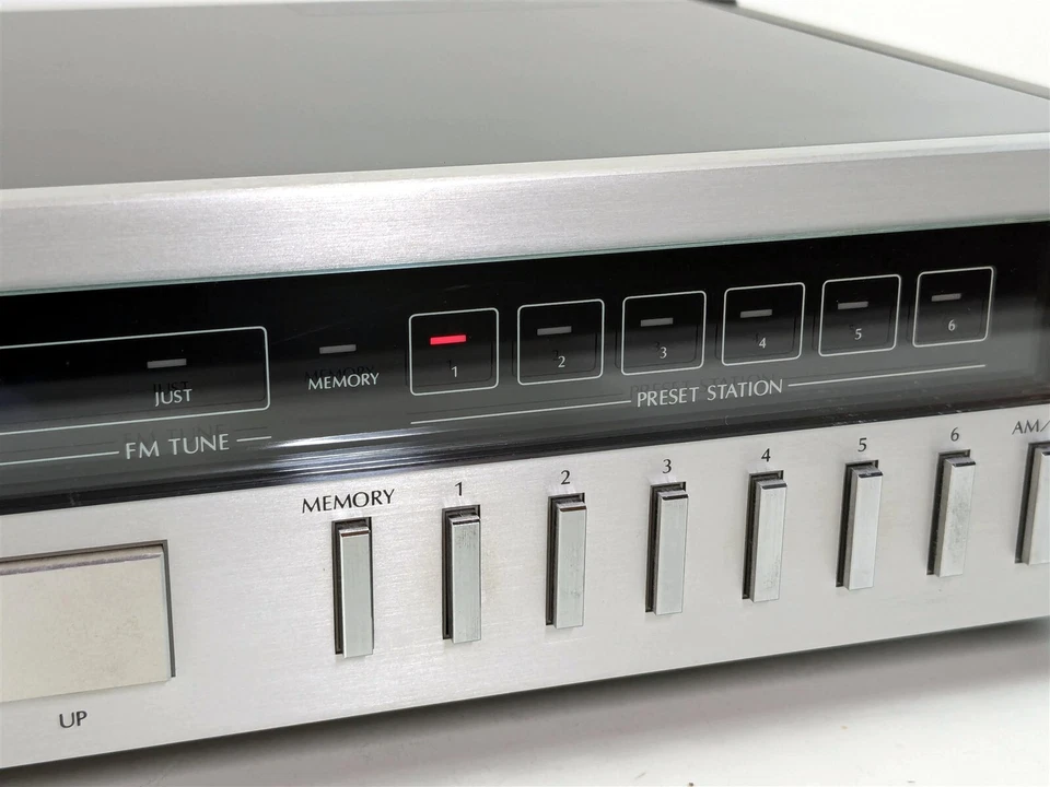 Sintonizador estéreo Sansui T-9 cuarzo PLL plateado digital Foto 4 de 4