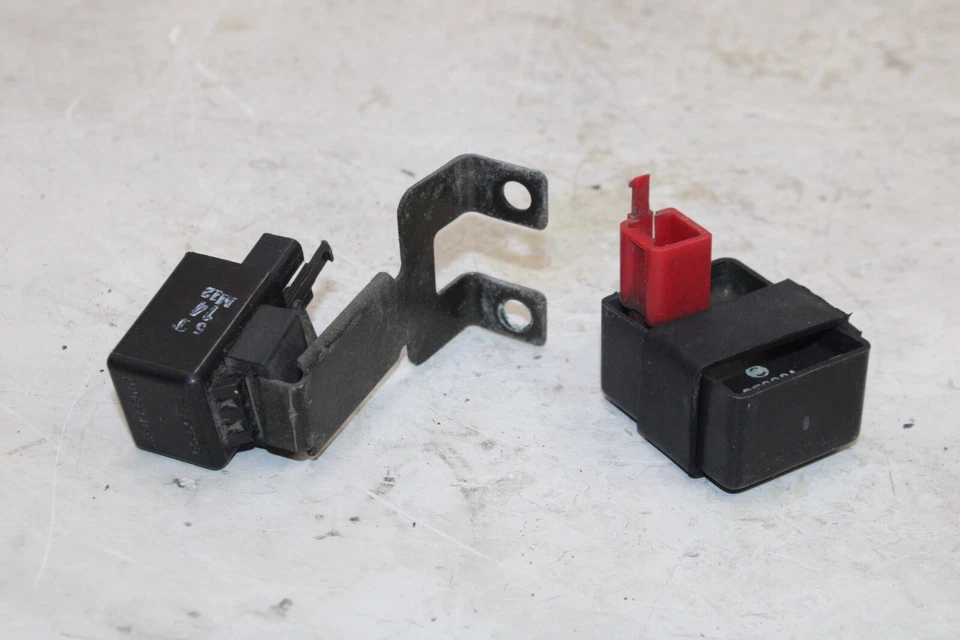 1999 KAWASAKI NINJA ZX11 ZX-1100-D OEM INTERRUPTOR PISCA-PISCA RELÉ DE SETA - Imagem 3 de 4