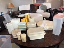  Huge Lot of Vintage USA Tupperware Bowls/Pit...