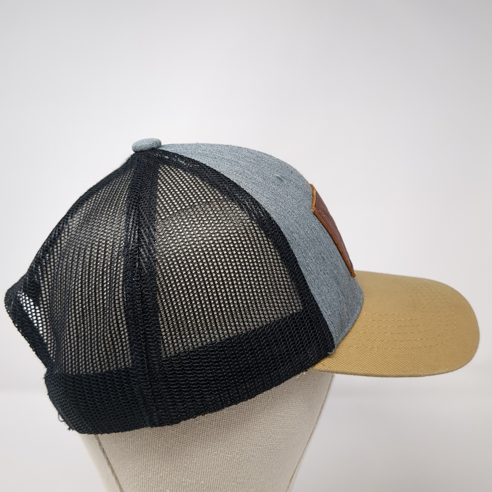 Realtree Leather Patch Snapback Trucker Hat Multi… - image 5