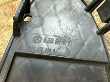 Mercedes-Benz SL R230 2006 Unteres Gitter dreiteilig vorne A2308850223 UPG15801 Mercedes-Benz SL R230 2006 Unteres Gitter dreiteilig vorne A2308850223 UPG15801