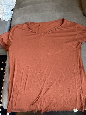One Golden Thread Women s Orange Solid V-Neck Jersey T-Shirt L Short Sleeve