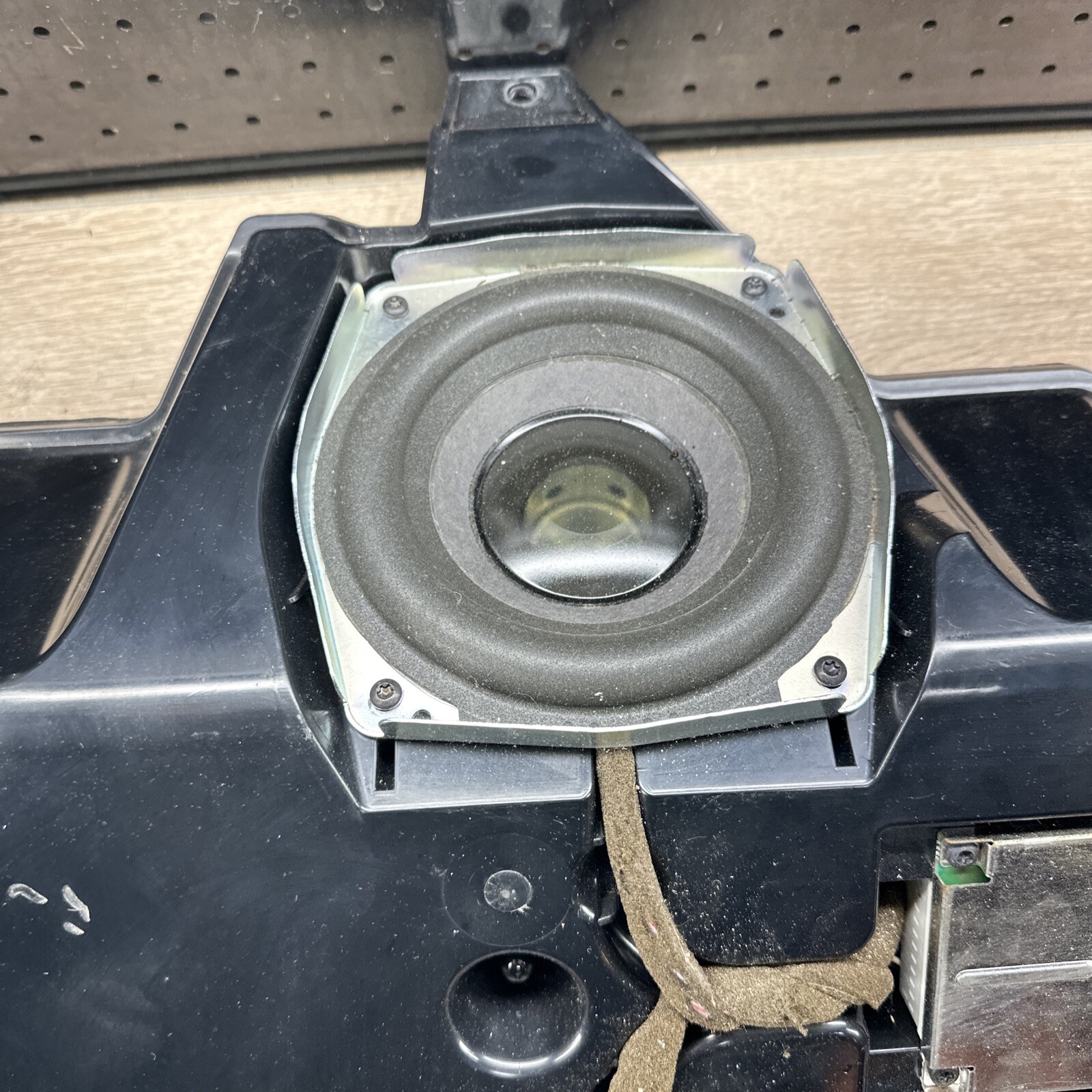 03-19 Maserati Quattroporte Front Bose Subwoofer Sub Woofer Sound Speaker OEM