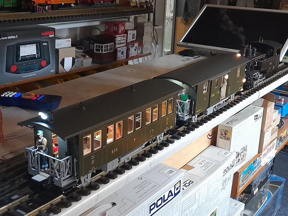 Spur G/LGB - BALLENBERGZAHNRADDAMPFBAHN Lok + 2 Wagen mit LED Licht + Figuren+