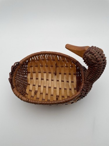 Cool Vintage Duck Rattan Wicker Basket 9.5 Inches Long Excellent Condition - Picture 7 of 12