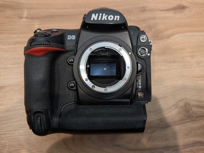 READ!! Nikon D3 12.1MP Digital SLR Camera Body FX Full Frame DSLR Pro