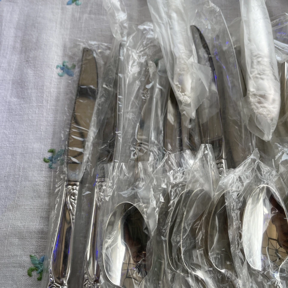 Oneida Community Ballad Rose Country Lane Pattern Set for 8 NOS 46 PCS DISCONT - Image 4 of 4