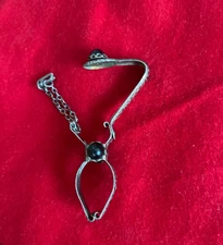 Glove Handkerchief Scarf Clip Green Glass Gem Silver Tone