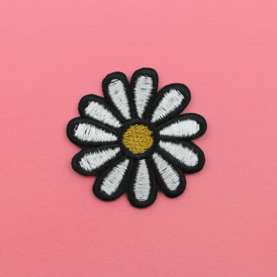 NIEDLICHES GÄNSEBLÜMCHEN Bügelbild Patch: kleine hübsche Blume weiß gelb Naturliebhaber Spaß Geschenk