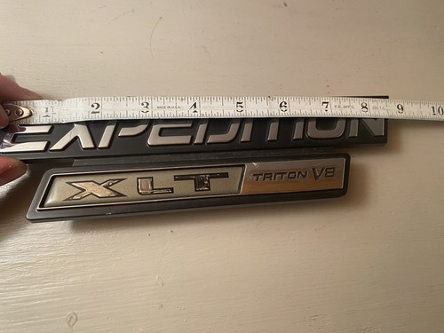 97 98 99 00 01 02 FORD EXPEDITION XLT TRITON V8 EMBLEM BADGE - Picture 3 of 5