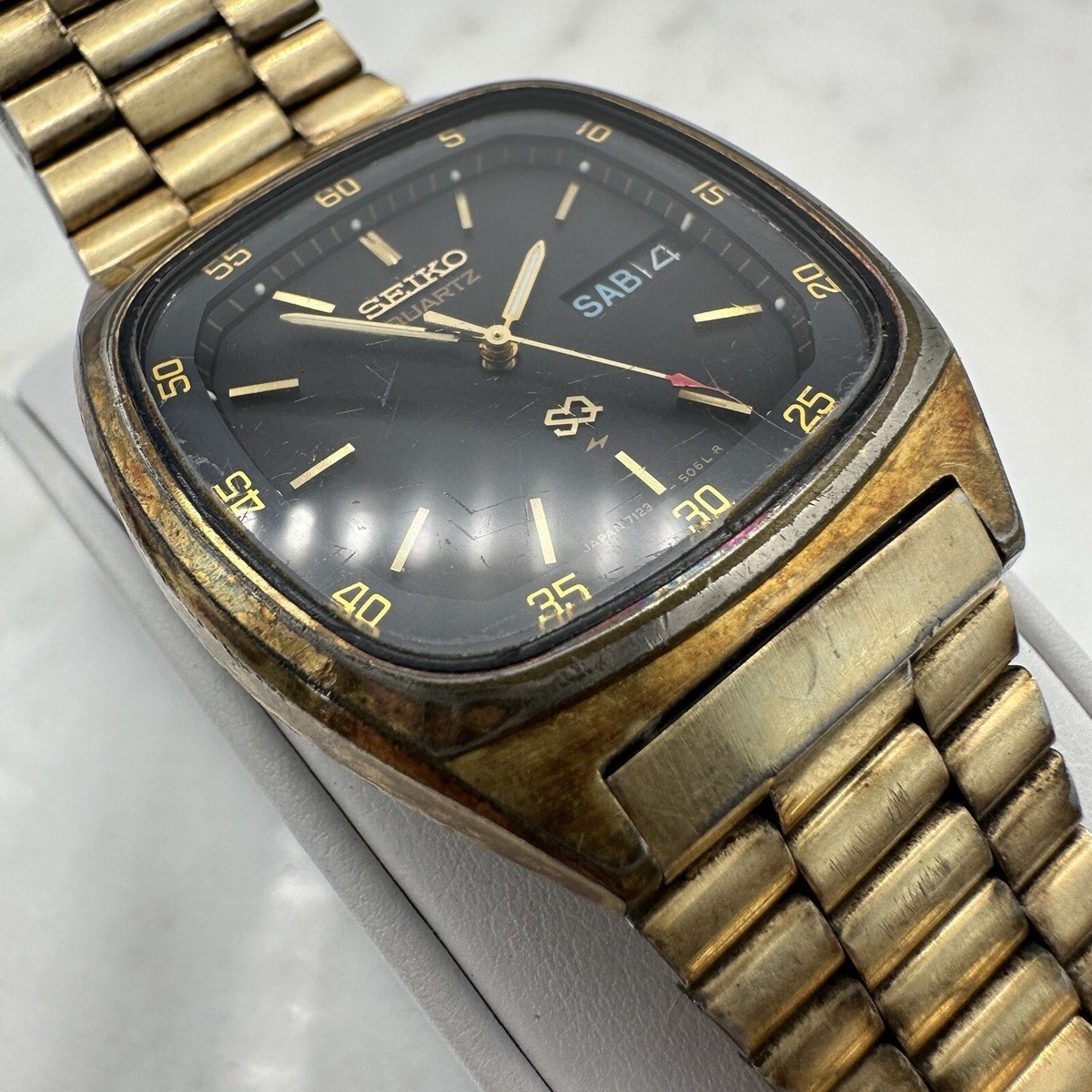 Vintage Seiko SQ Gold Tone Black Dial Day Date TV Dial 7123 Vintage Seiko SQ Gold Tone Black Dial Day Date TV Dial 7123