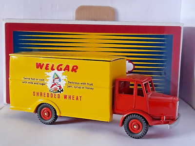 Promod Ruby Toys Dennis Pax Box Van Welgar Shredded Wheat red & yellow RT043WG