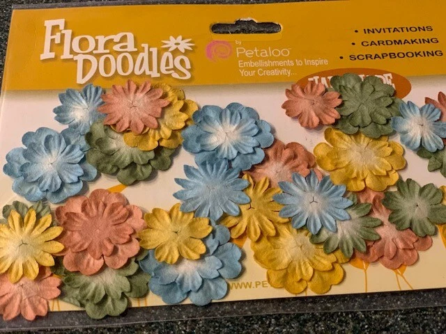 PETALOO FLORA DOODLES 纸 迷你 DELPHINIUM 花 蓝色/绿色/金色/桃子 — 第 2/2 张图片