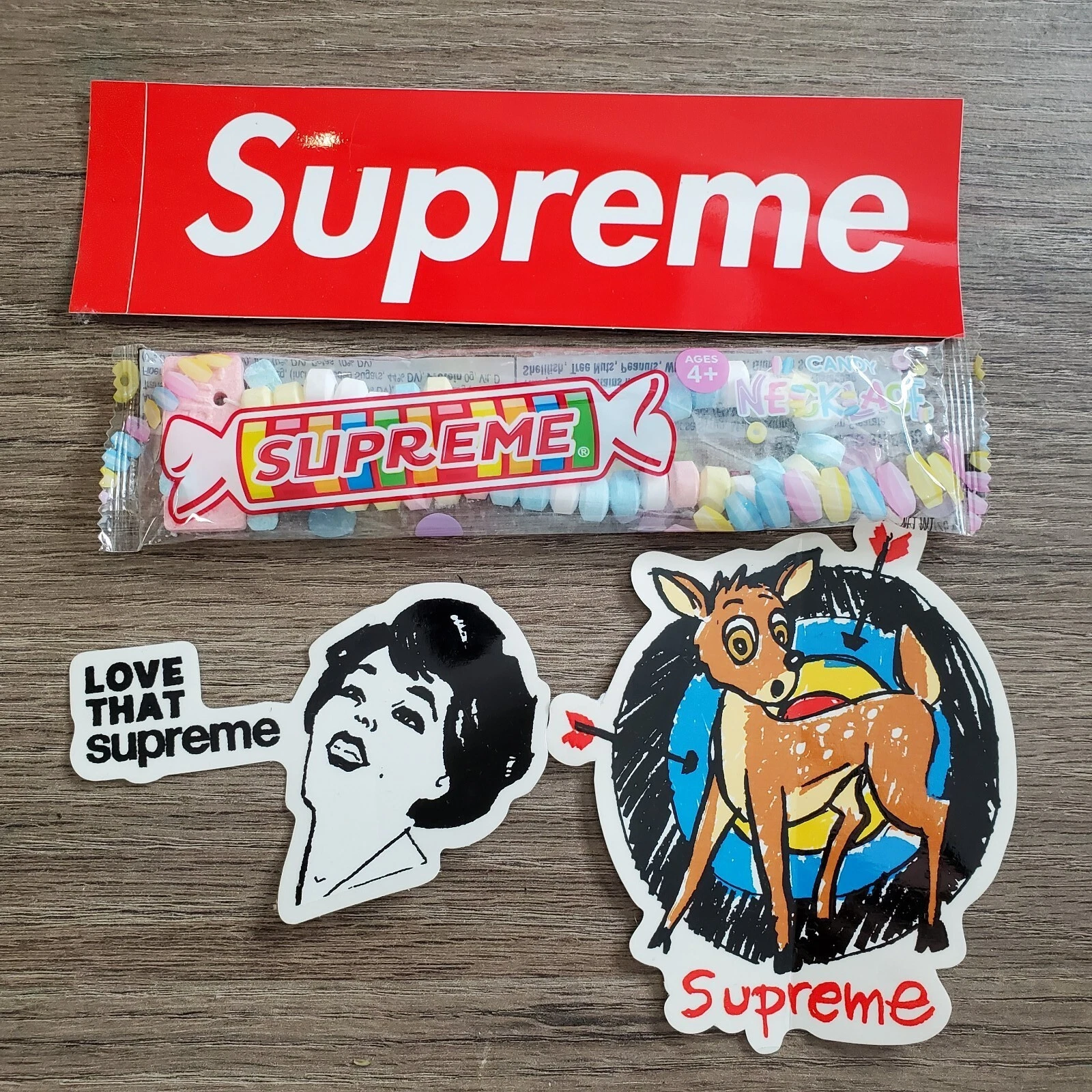Supreme Sticker Swag Bundle   Collier Smarties, Autocollant Cerf, Autocollant Logo...