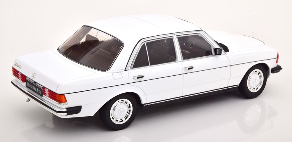 505-020 KK 1/18 メルセデスベンツ 230E W123 1975 KK-Scale 1:18 Mercedes-Benz 230E (W123) Baujahr 1975 rot